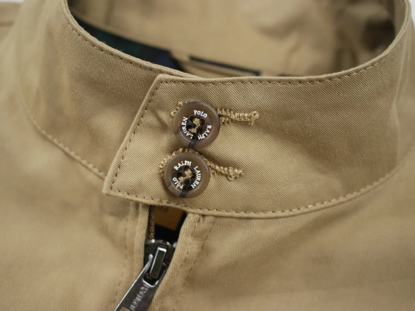 🅿️350 Ralph Lauren's new 2024 classic old money style stand collar executive zipper jacket 1️⃣Selected from high-quality original developed pure cotton fabrics, with customized plaid lining inside, the overall wear effect is very soft and comfortable, 2️⃣The workmanship details are perfectly controlled, the chest is exquisitely embroidered with small logos, and the dropped shoulders are made of unique splicing technology to highlight your personality! The version is simple but not simple! 3️⃣ Complete with tag accessories, unisex design, and a very versatile jacket for men and women! Color: black, navy, khaki, green Size: S, M, L, XL